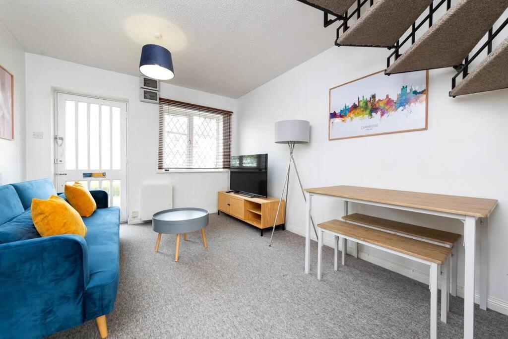 Beautiful House By Station With Private Parking Cambridge