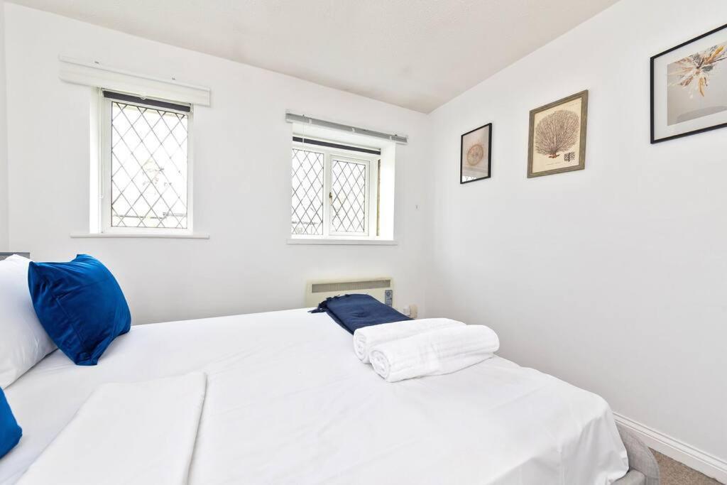 Beautiful House By Station With Private Parking Casa de férias *